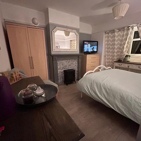 Апартаменты Redditch Rest Near Town Centre & Transport Links Экстерьер фото