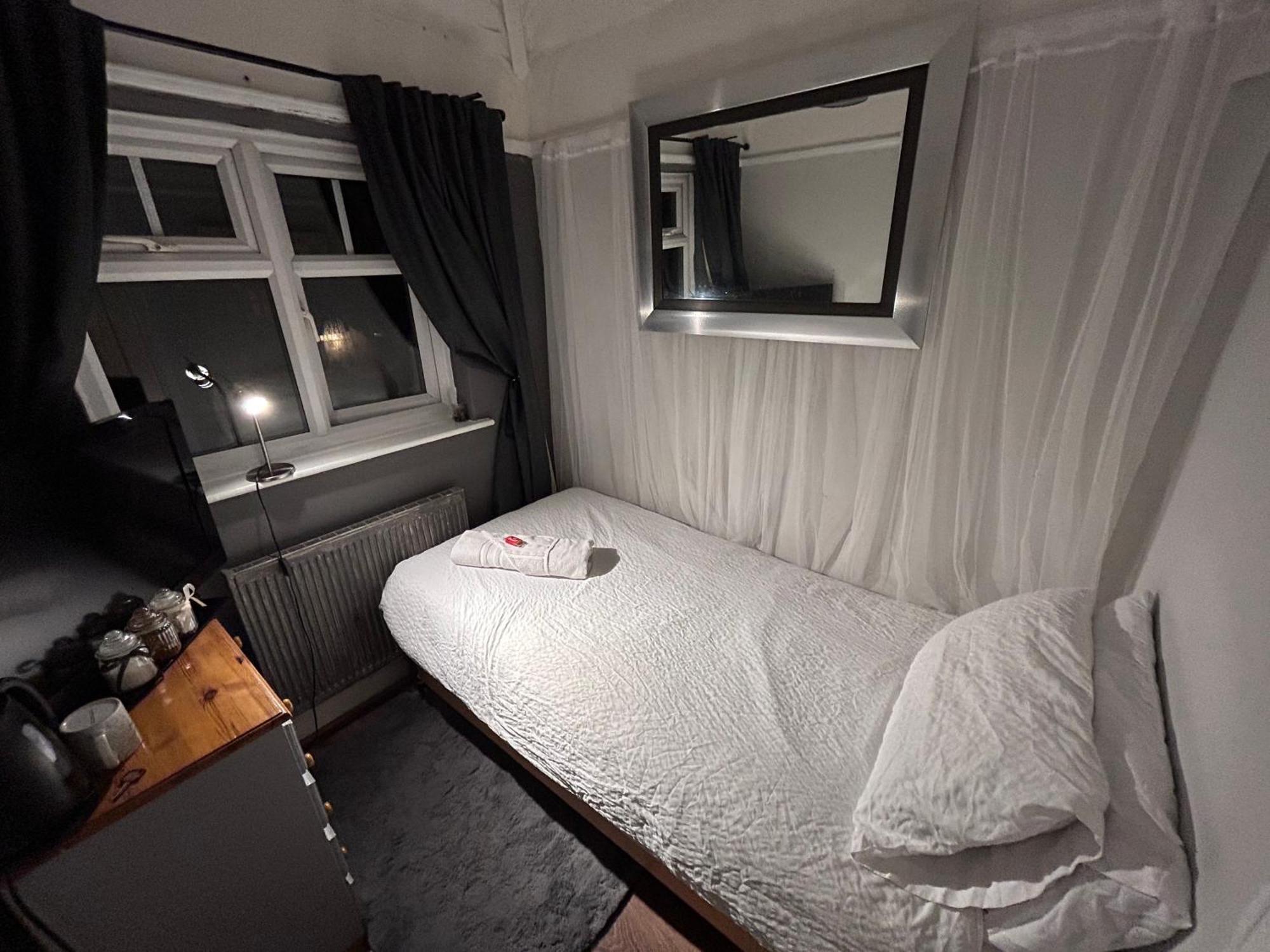 Апартаменты Redditch Rest Near Town Centre & Transport Links Экстерьер фото