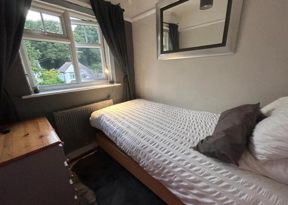 Апартаменты Redditch Rest Near Town Centre & Transport Links Экстерьер фото